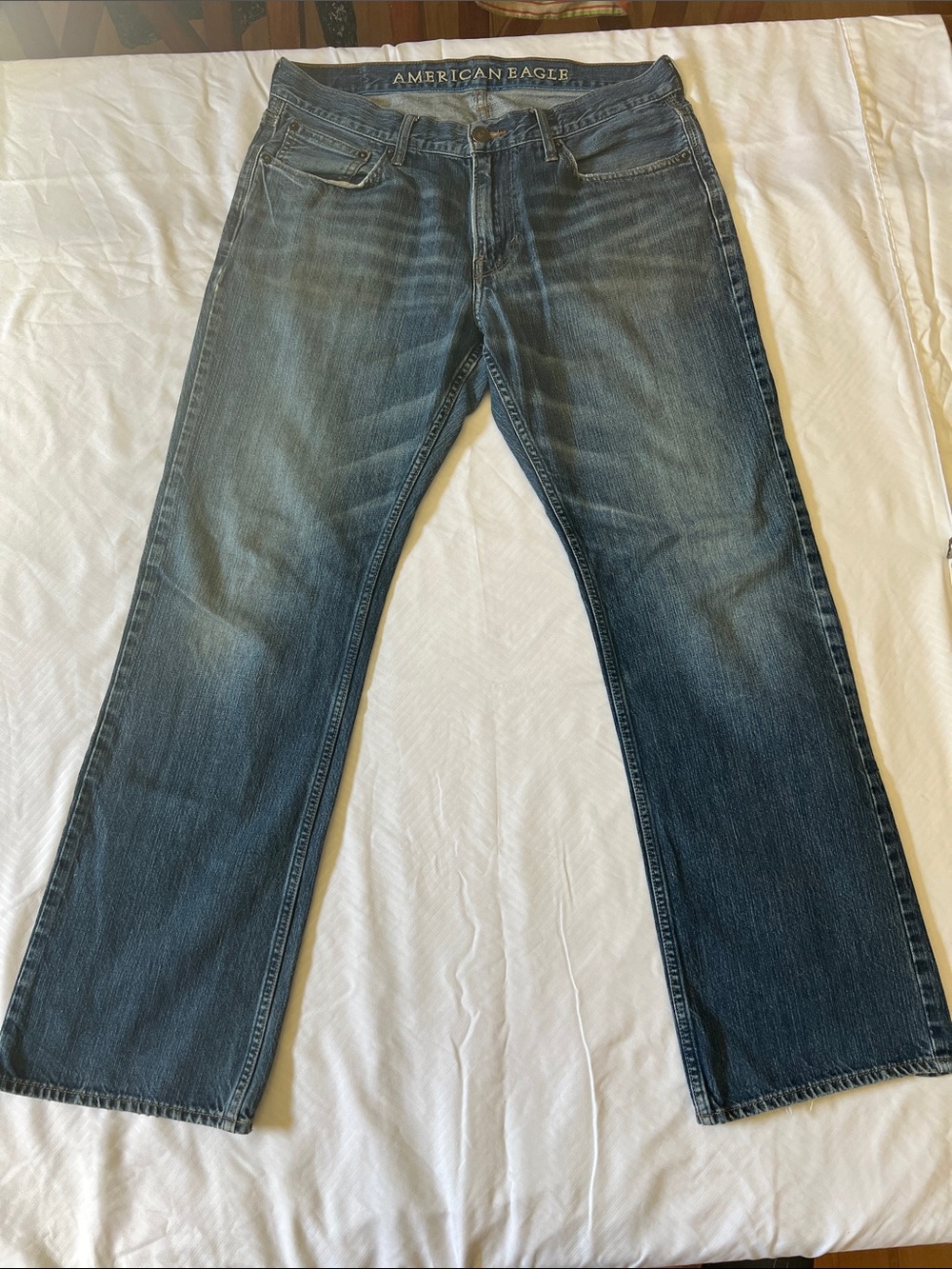 American Eagle Outfitters Men’s boot cut - Medium Blue Wash